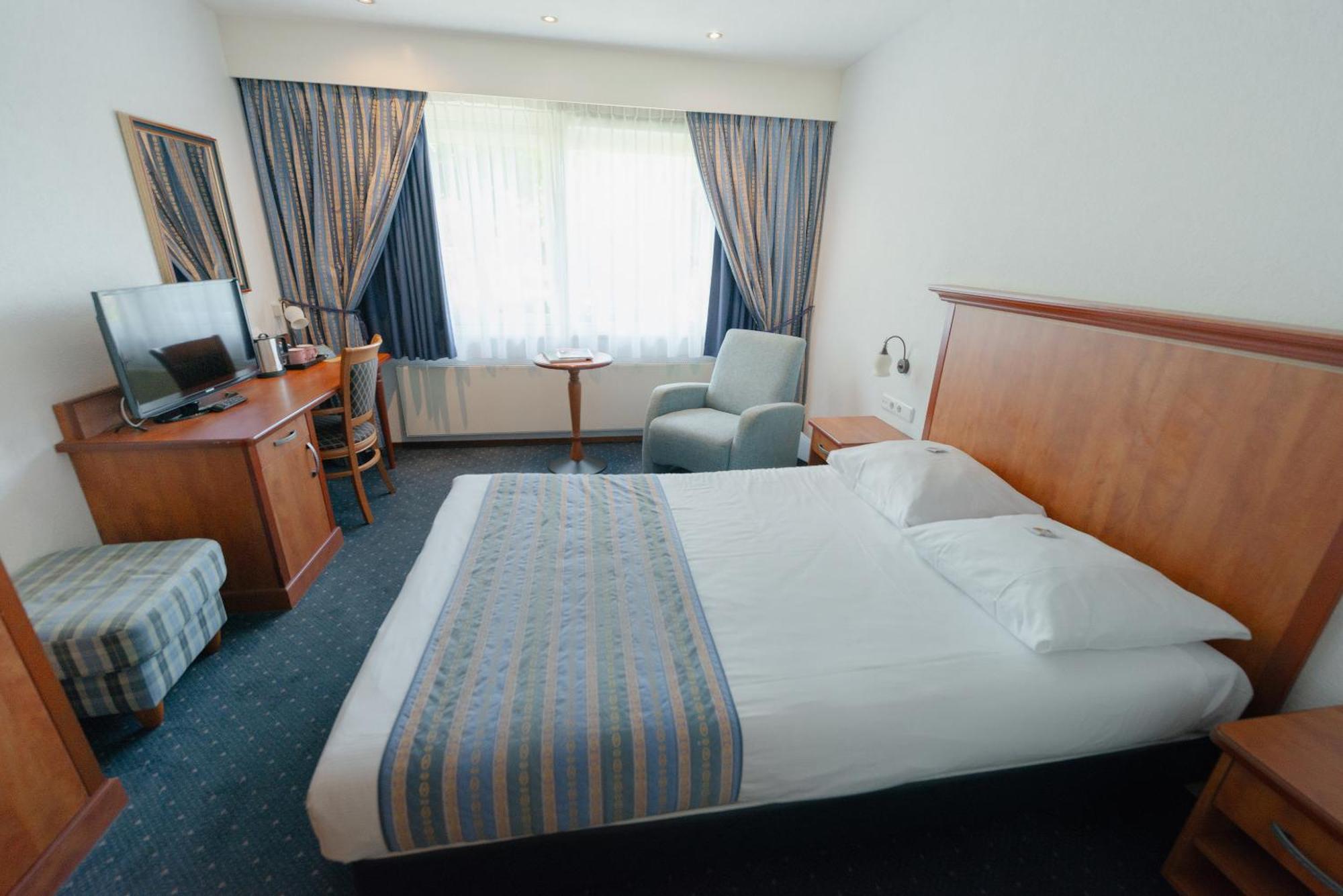 Boutique Hotel Herbergh Amsterdam Airport Free Parking Badhoevedorp Exterior photo