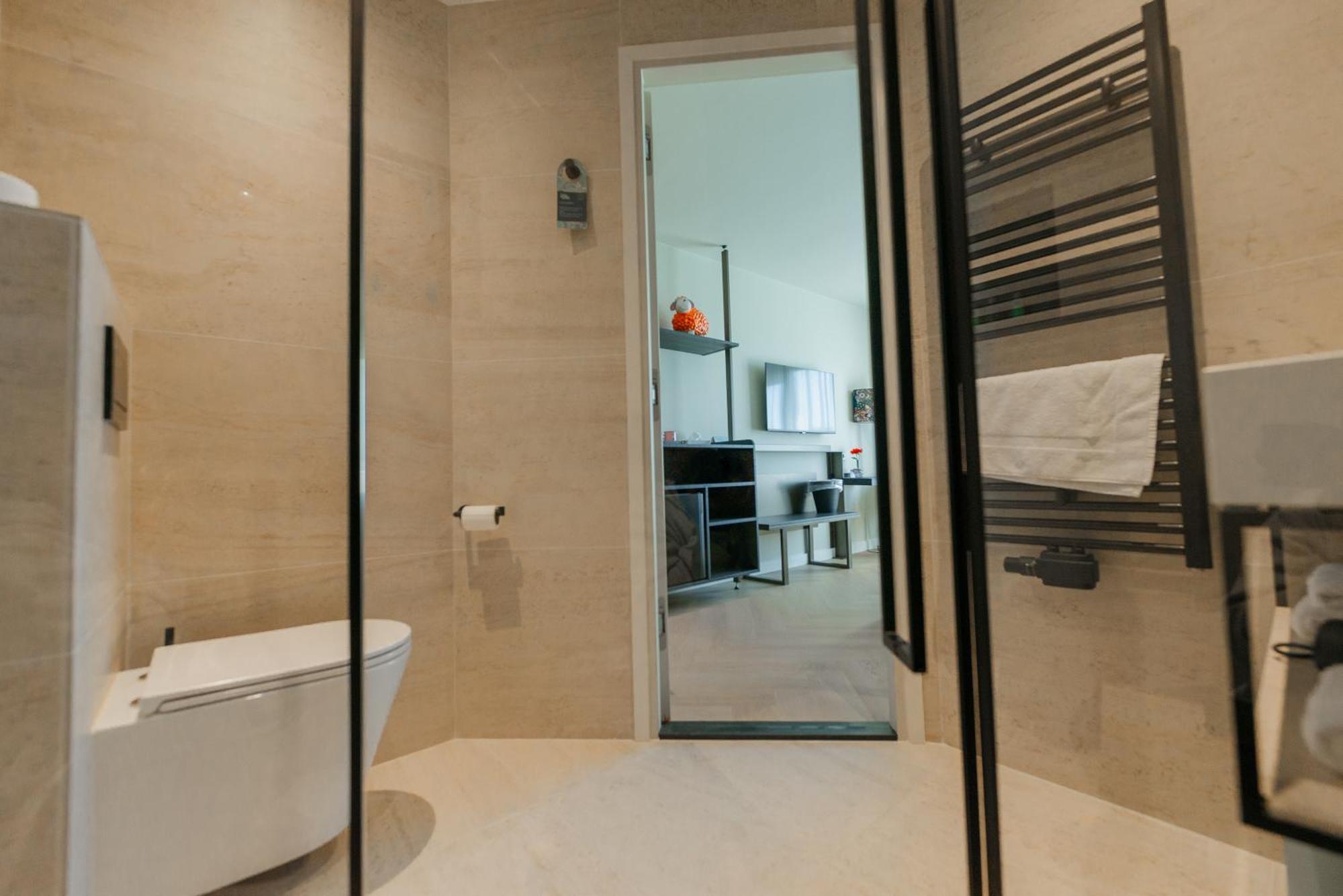 Boutique Hotel Herbergh Amsterdam Airport Free Parking Badhoevedorp Exterior photo