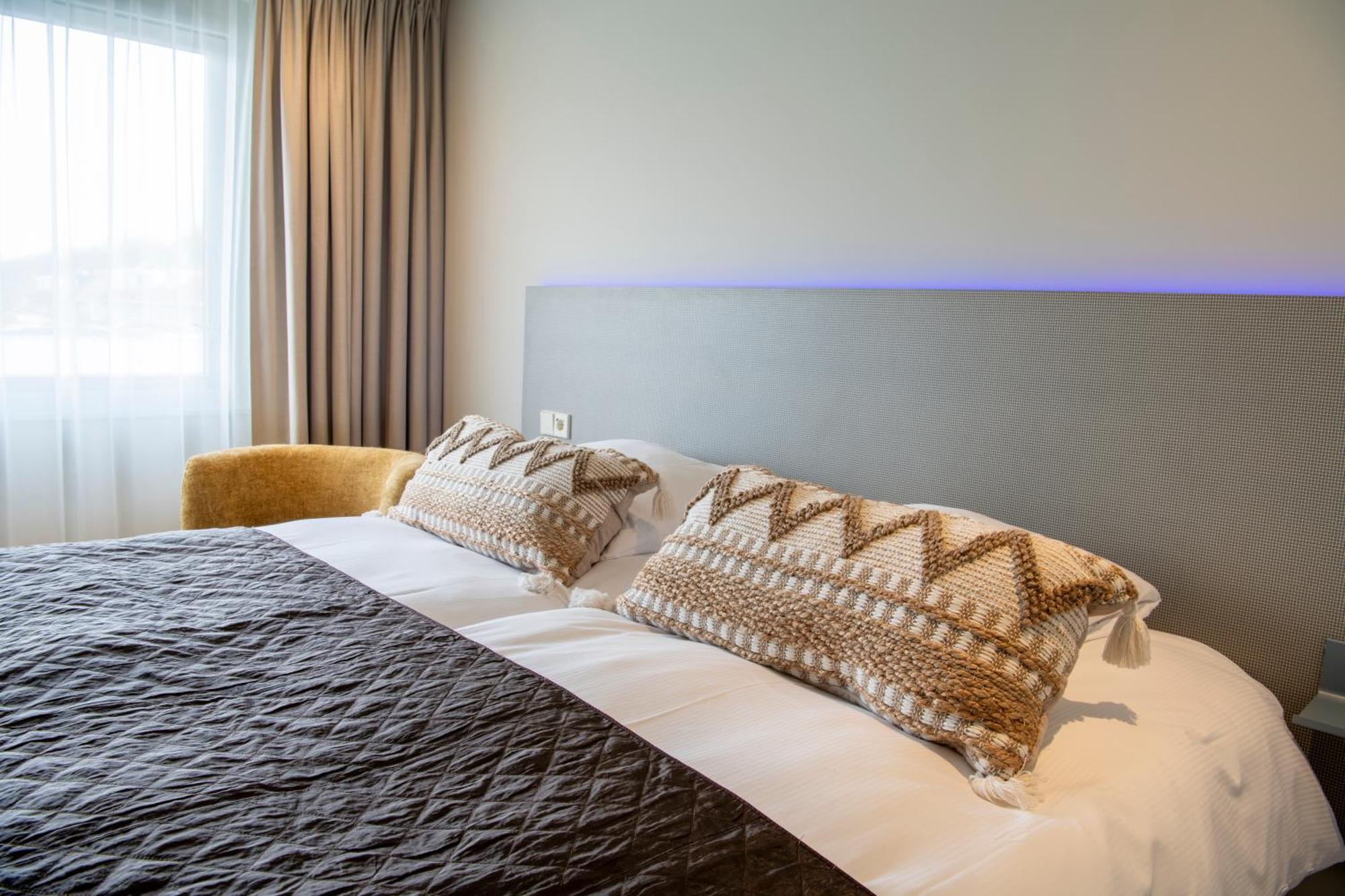 Boutique Hotel Herbergh Amsterdam Airport Free Parking Badhoevedorp Exterior photo