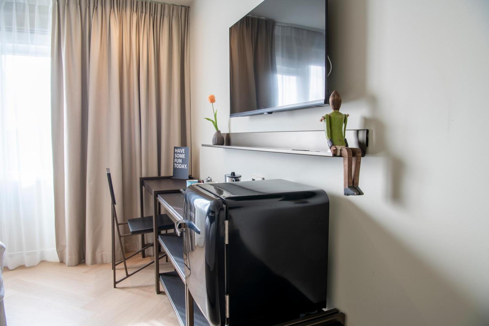 Boutique Hotel Herbergh Amsterdam Airport Free Parking Badhoevedorp Exterior photo