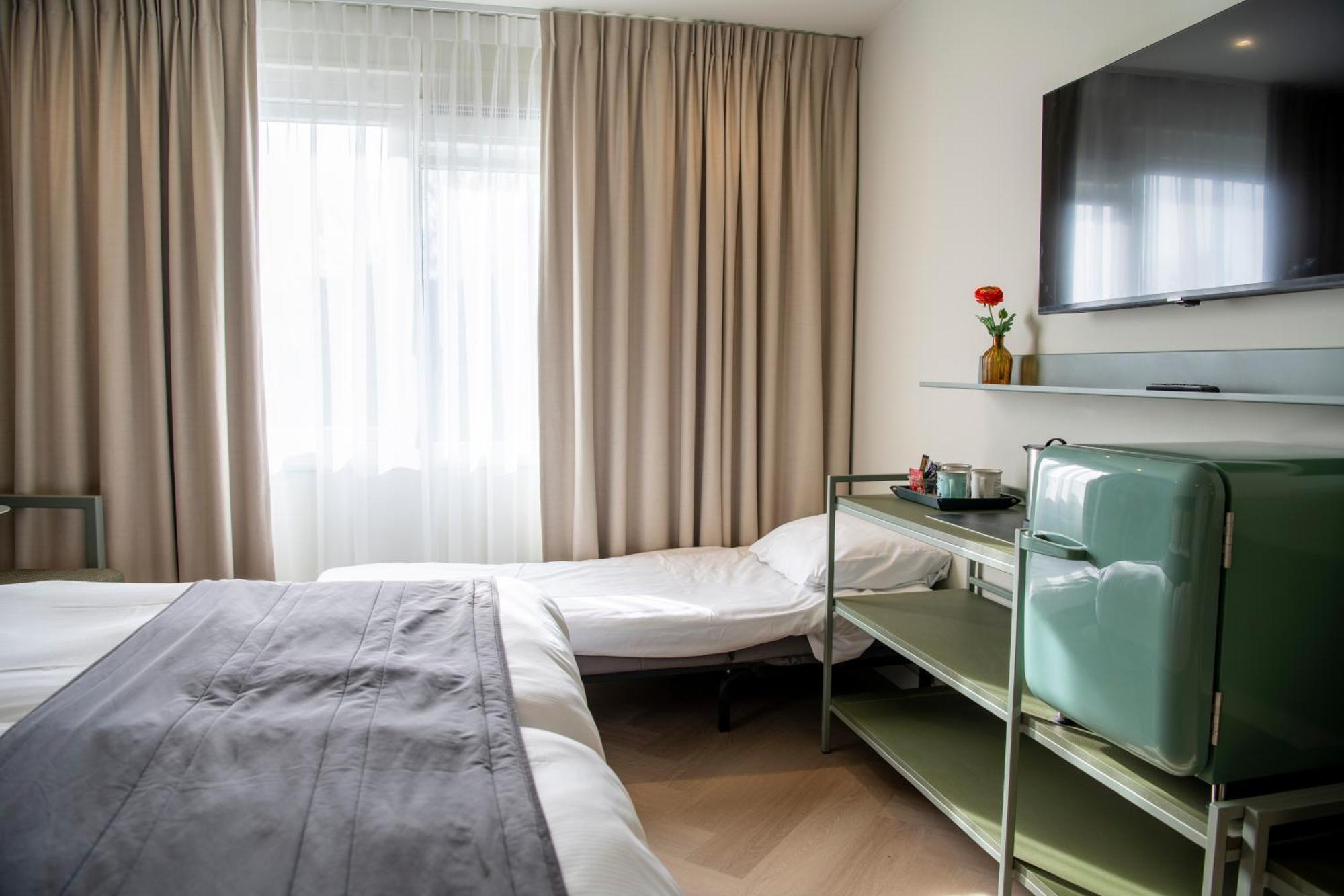 Boutique Hotel Herbergh Amsterdam Airport Free Parking Badhoevedorp Exterior photo